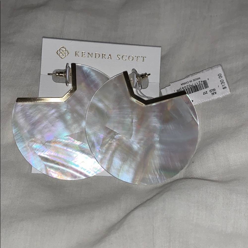 Kendra Scott Kai Shell Disc Earrings in white - Picture 3 of 5